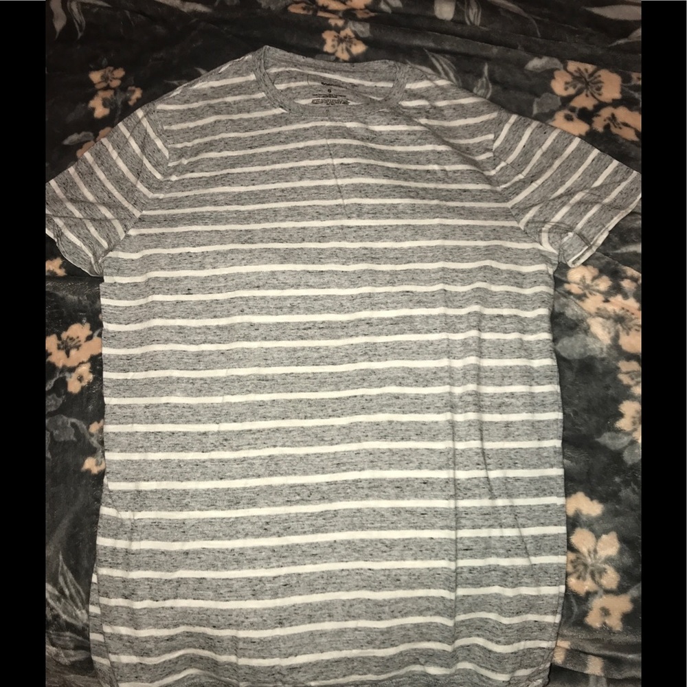 Grey/white striped tee